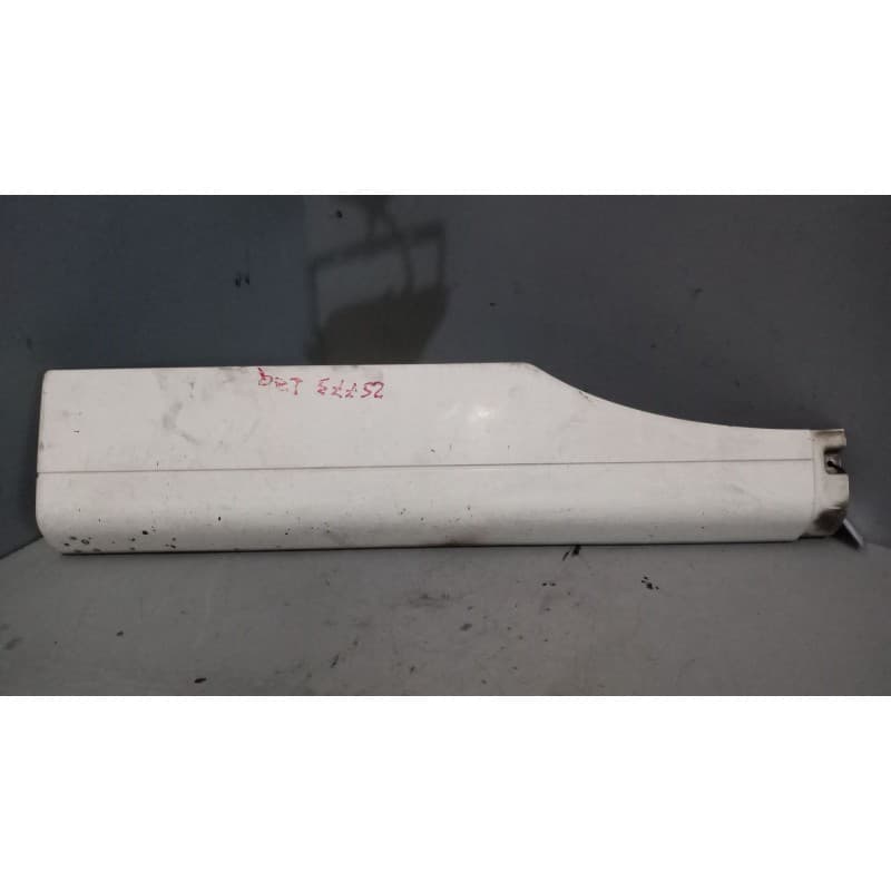 Recambio de moldura trasera cabina para man tg-m 12.280 12.280 fg c (compact) referencia OEM IAM 81612100383 - Blanco