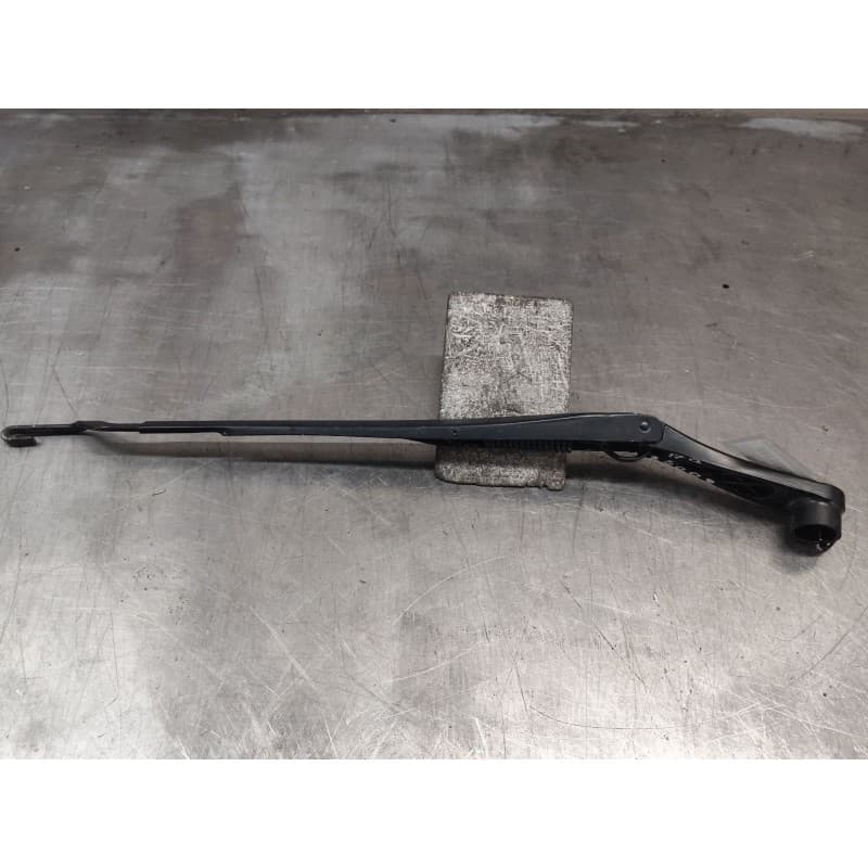 Recambio de brazo limpia delantero izquierdo para hyundai i30 (gd) 1.6 crdi referencia OEM IAM