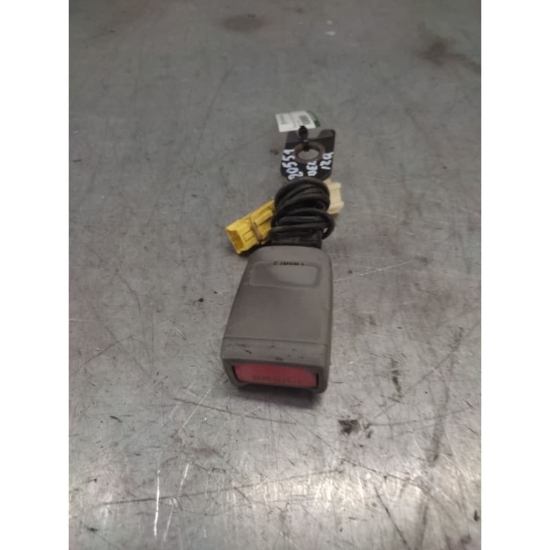 Recambio de enganche de cinturon delantero izquierdo para kia sorento 2.5 crdi ex referencia OEM IAM