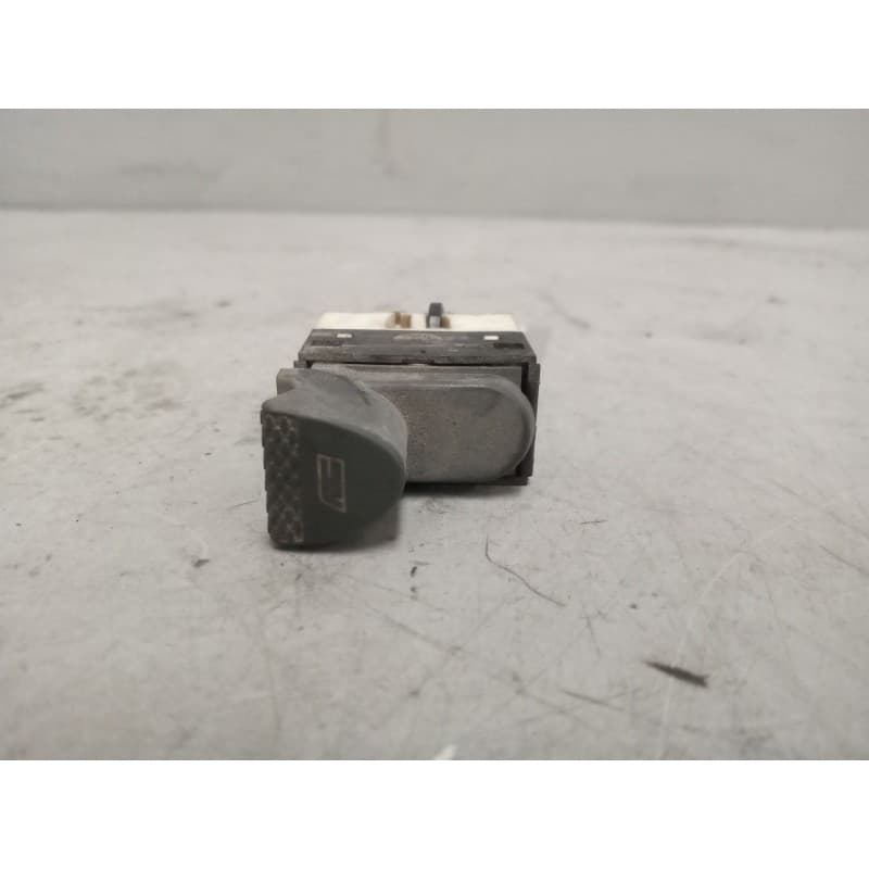 Recambio de mando elevalunas delantero derecho para iveco stralis (ad/at) fg at y / p 6x2 larga distancia referencia OEM IAM - Blanco