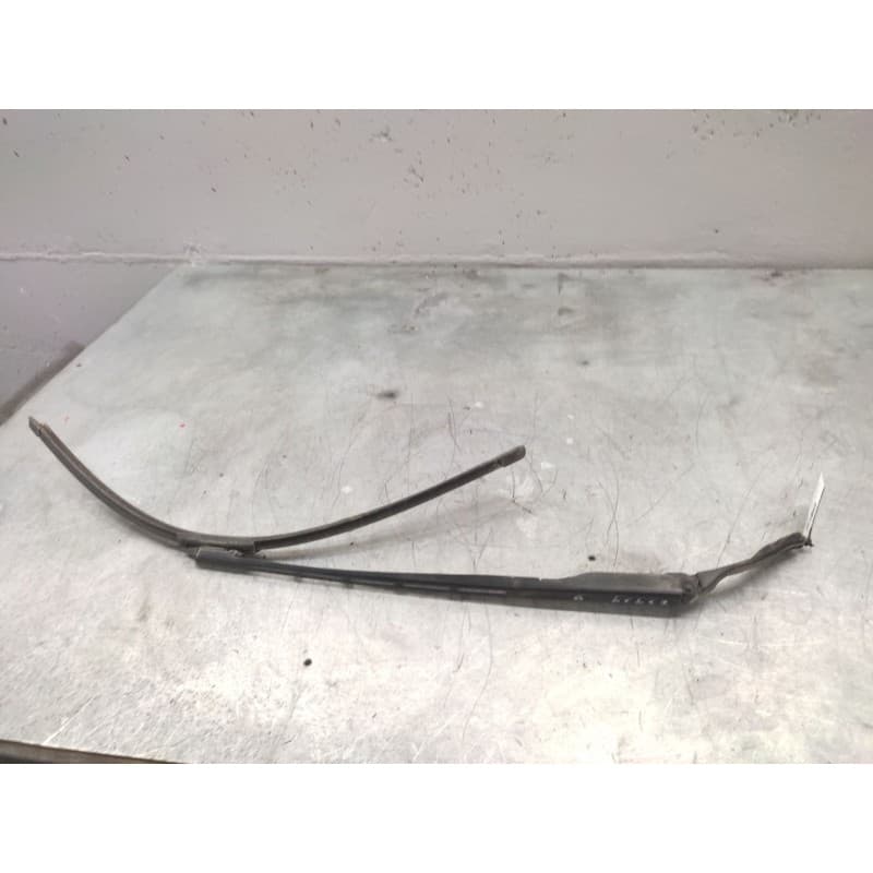 Recambio de brazo limpia delantero derecho para peugeot 307 berlina (s2) 1.6 hdi referencia OEM IAM