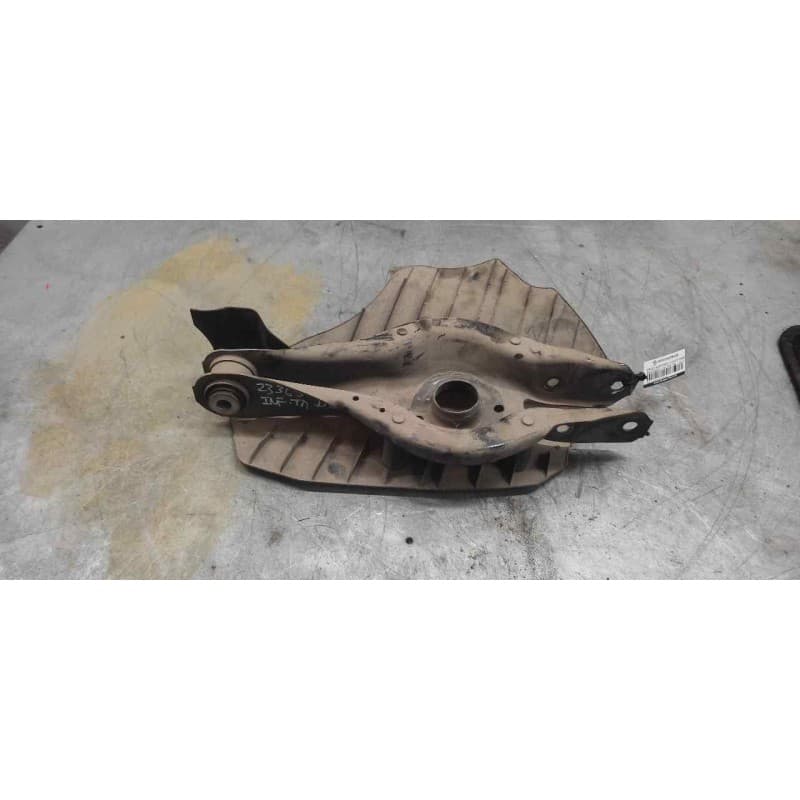 Recambio de brazo suspension inferior trasero derecho para bmw serie 1 lim. (f20) 118d referencia OEM IAM