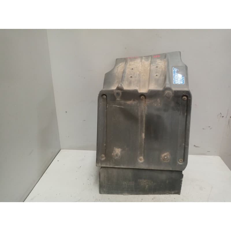 Recambio de guardabarros delantero derecho para man tg - l 12.210 4.6 diesel referencia OEM IAM 81664100176 - Blanco