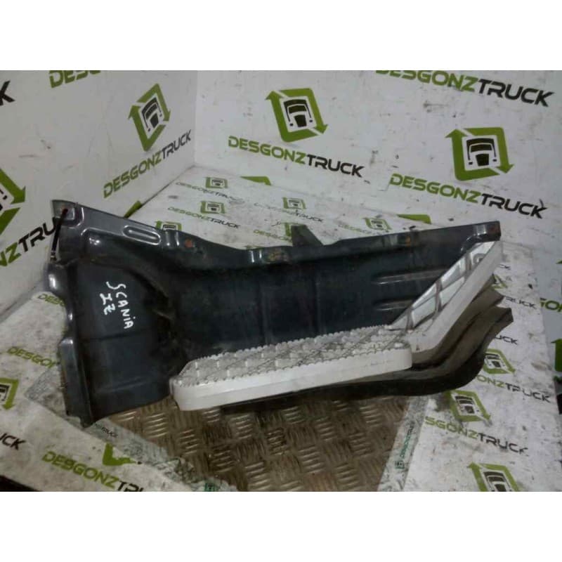 Recambio de peldaño izquierdo para scania serie p/g/r (d-clase) fsa r420 (4x2) largura mediana cr 16 referencia OEM IAM PARTE D