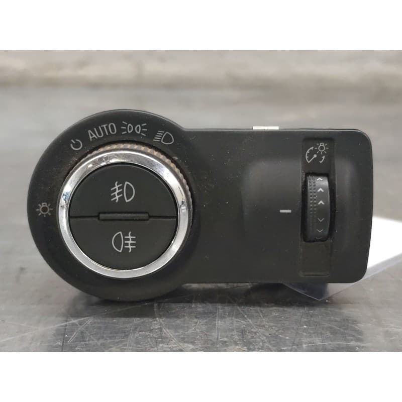 Recambio de boton antiniebla para opel astra j lim. excellence referencia OEM IAM 13268707 - Negro