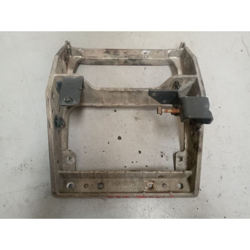Recambio de soporte para renault premium lander 10.8 diesel referencia OEM IAM 5010610723 soporte peldaño izquierdo - Rojo