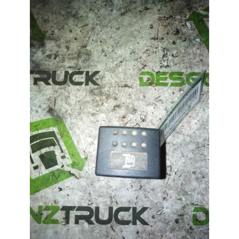 Recambio de boton antivaho para nissan trucks atleon 140 referencia OEM IAM 255819X000 BOTON ANTIVAHO RETROVISOR - Blanco