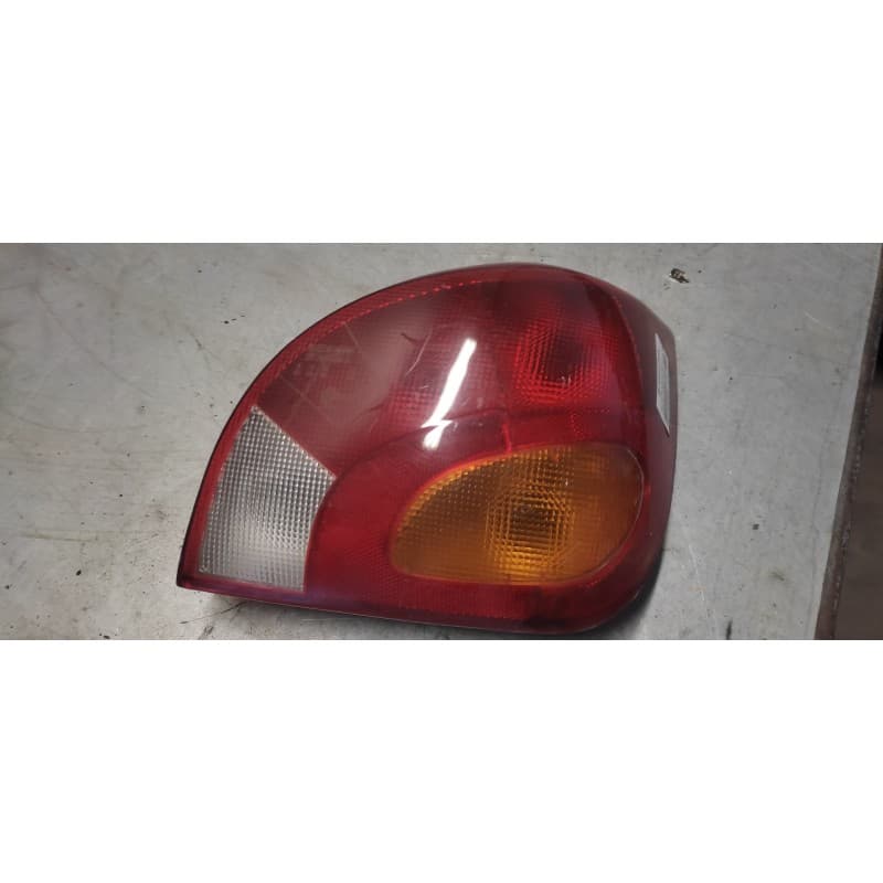 Recambio de piloto trasero derecho para ford fiesta berlina (dx) 1.25 16v cat referencia OEM IAM