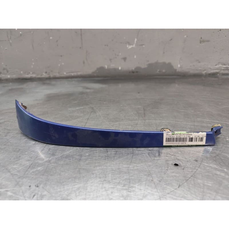 Recambio de molduras delanteras para citroën saxo 1.5 d sx referencia OEM IAM BAJO FARO - Azul