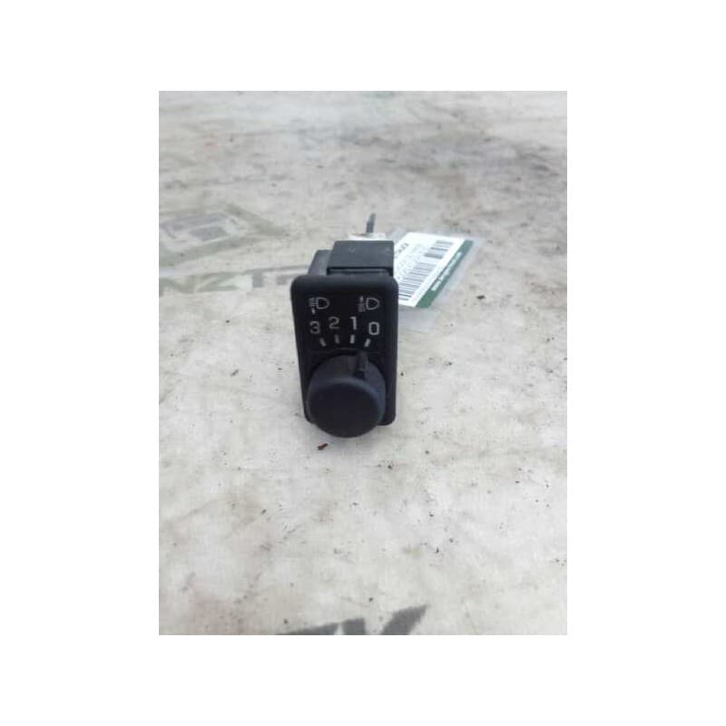 Recambio de boton regulacion de faros para nissan trucks atleon 35.15 referencia OEM IAM - Blanco