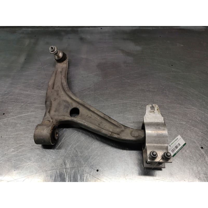 Recambio de brazo suspension inferior delantero derecho para mercedes-benz gla (h247) gla 200 d (247.712) referencia OEM IAM - Blanco