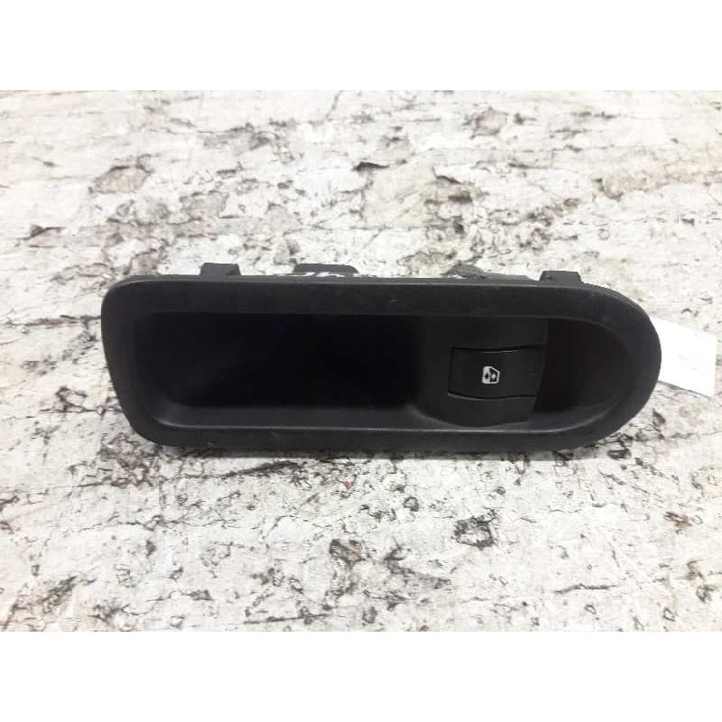 Recambio de mando elevalunas trasero derecho para renault megane ii classic berlina confort authentique referencia OEM IAM 15601 - Rojo