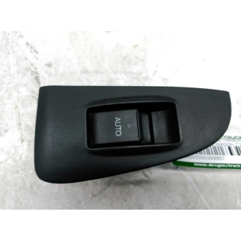 Recambio de mando elevalunas trasero izquierdo para toyota avensis wagon (t25) 2.0 d-4d executive referencia OEM IAM 74272-05020