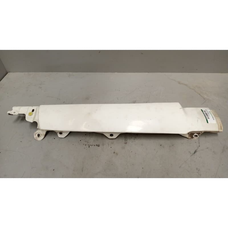 Recambio de deflector izquierdo para nissan nt400 cabstar (f24m) 28.12, 32.12, 35.12 (f91an) referencia OEM IAM - Blanco