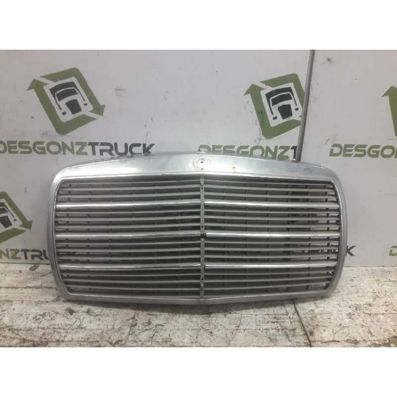Recambio de rejilla delantera central para mercedes-benz clase e (w123) berlina+coupe 250 referencia OEM IAM