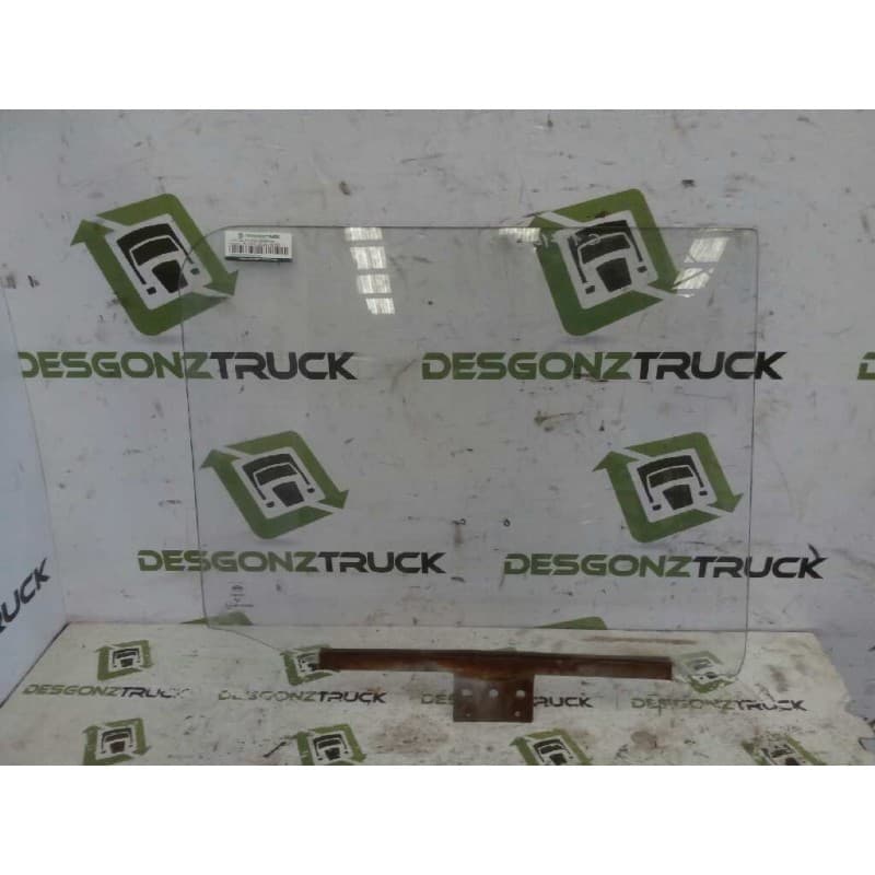 Recambio de luna delantera derecha para nissan trucks l35.09 l-35.095 referencia OEM IAM - Blanco