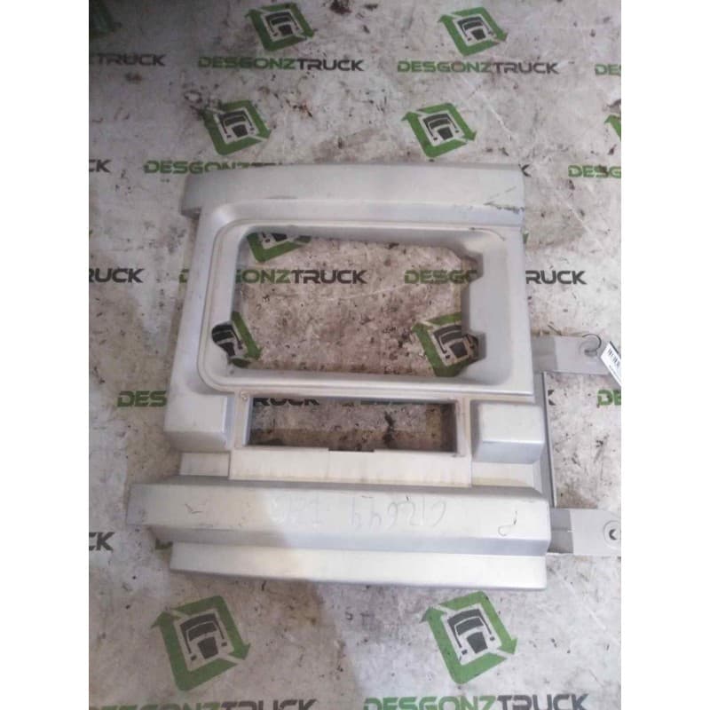 Recambio de molduras delanteras para renault s 140/150/160.08/09/170.14 referencia OEM IAM MOLDURA DELANTERA IZQUIERDA DEFLECTO