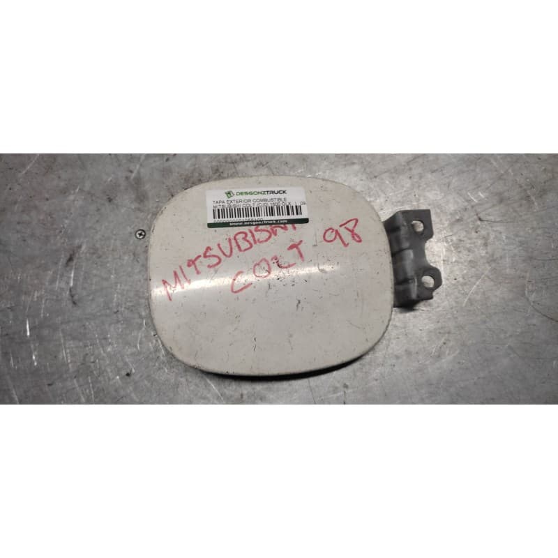 Recambio de tapa exterior combustible para mitsubishi colt (cj0) 1600 glx referencia OEM IAM