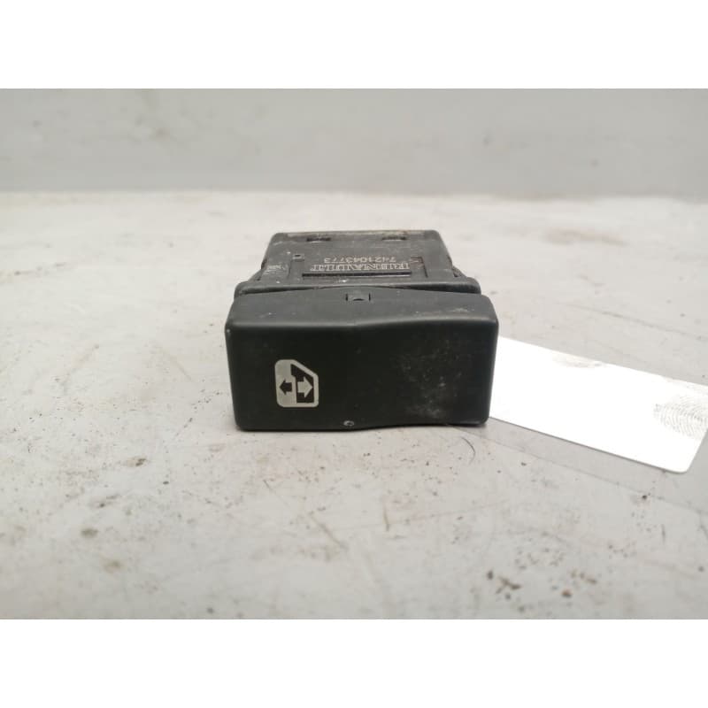 Recambio de mando elevalunas delantero izquierdo para renault premium route 2006 10.8 diesel referencia OEM IAM 7421043773
