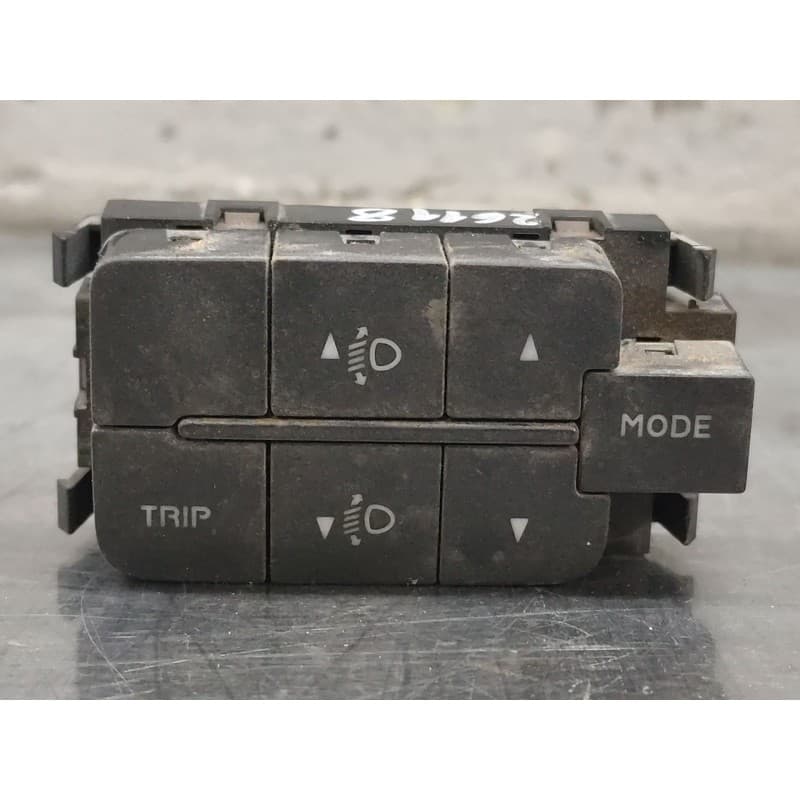 Recambio de botonera para iveco daily config. paquetería cabina simple 35s... batalla 3750 referencia OEM IAM - Blanco