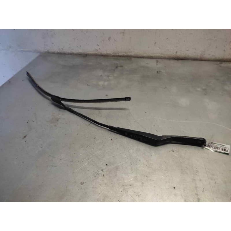 Recambio de brazo limpia delantero derecho para peugeot 308 sw confort referencia OEM IAM - Gris