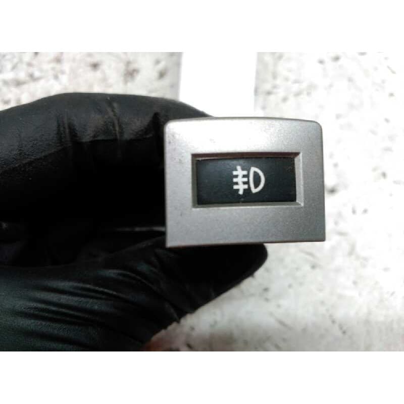 Recambio de boton antiniebla trasero para kia carnival ii 2.9 cdri ex referencia OEM IAM
