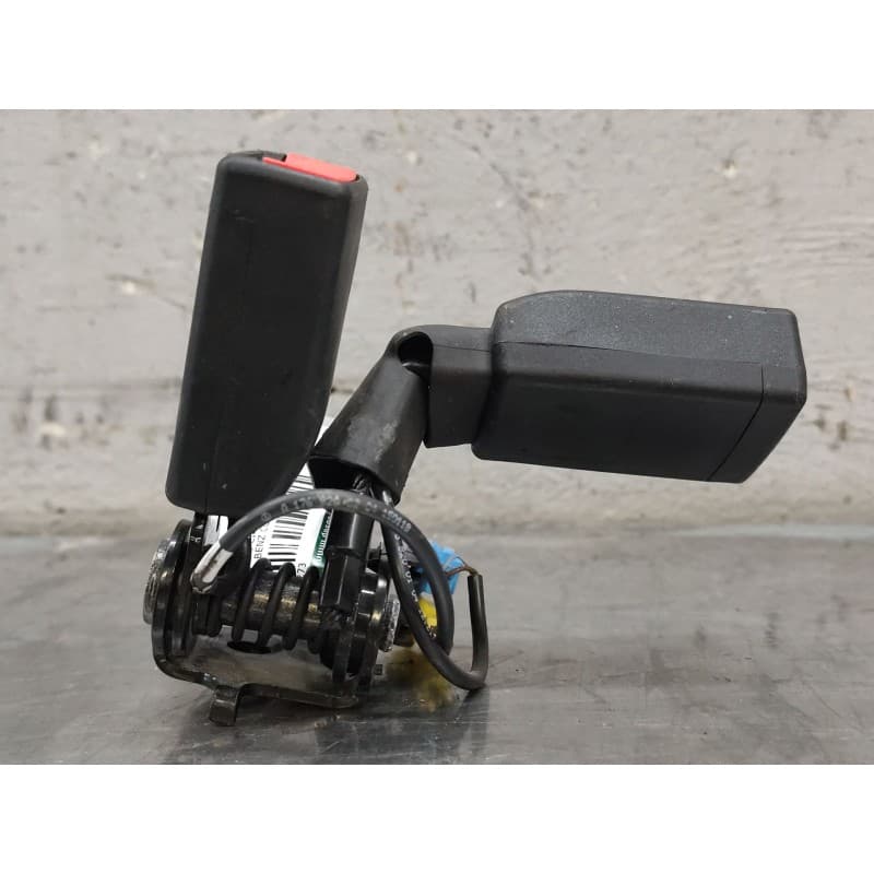 Recambio de enganche de cinturon trasero derecho para mercedes-benz clase gla (x156) gla 200 (156.943) referencia OEM IAM