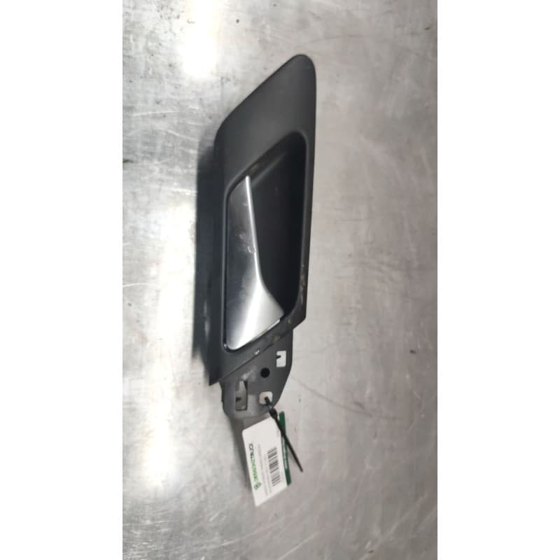 Recambio de maneta interior trasera derecha para volkswagen golf vi (5k1) 2.0 tdi referencia OEM IAM 5k0837114 - Negro
