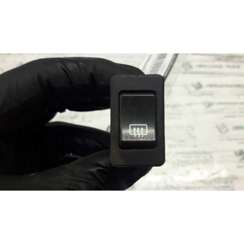 Recambio de boton antivaho para nissan patrol (k/w260) corto ta referencia OEM IAM 24017G9800 - Rojo
