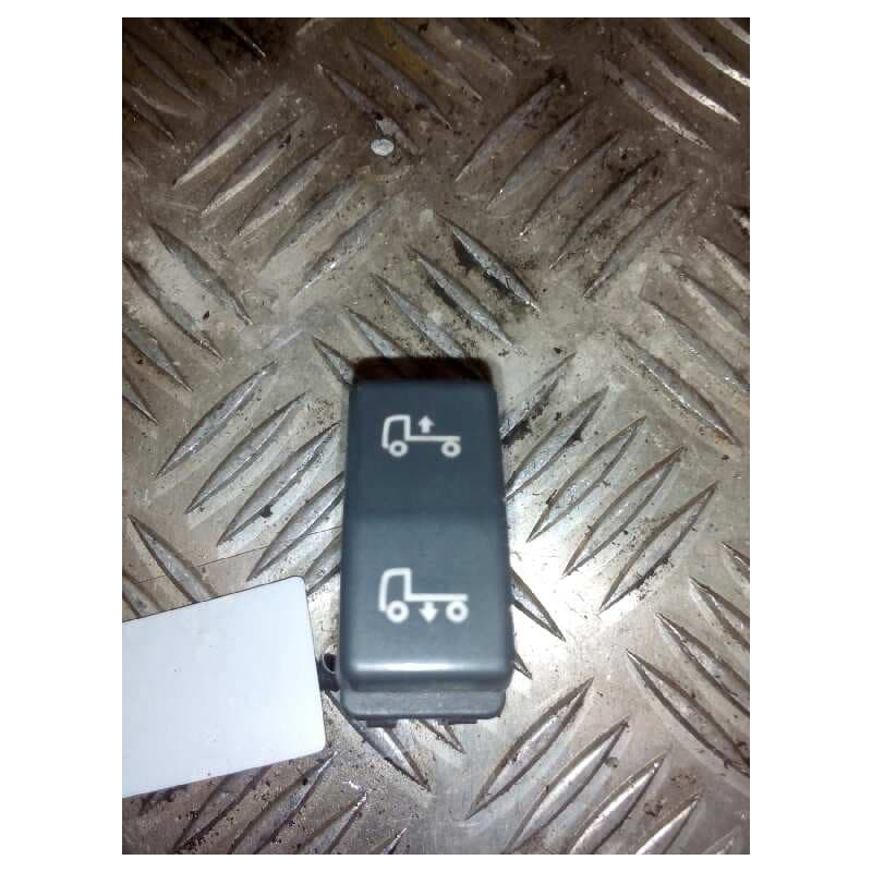 Recambio de interruptor para renault premium route 2006 fas 4x2 larga distancia referencia OEM IAM 5010589807 - Rojo
