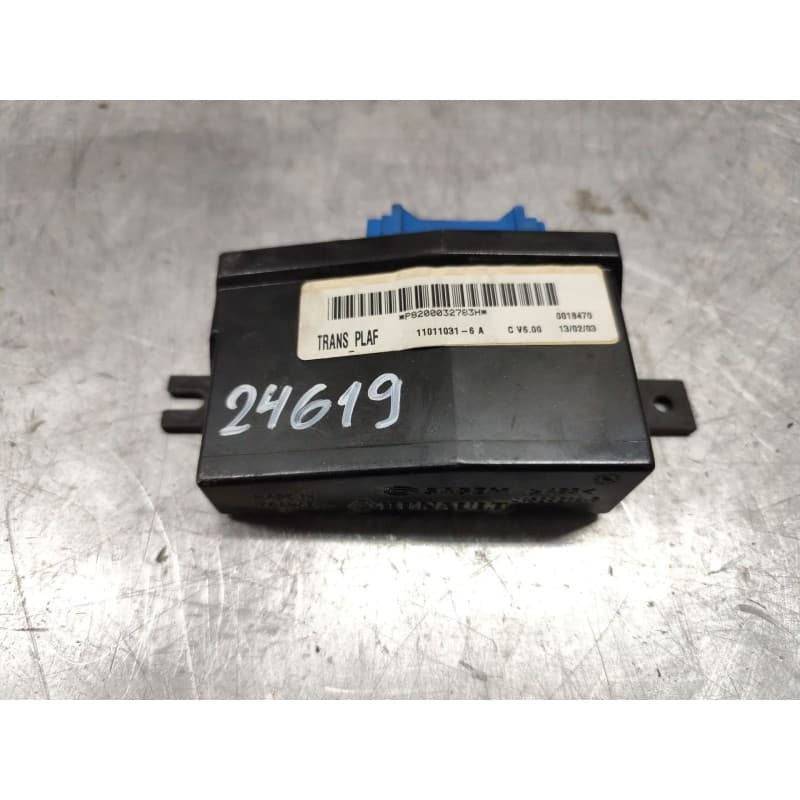 Recambio de modulo electronico para renault master ii ph. 2 doka/pr. fgst 2.5 diesel referencia OEM IAM 8200032783H - Blanco