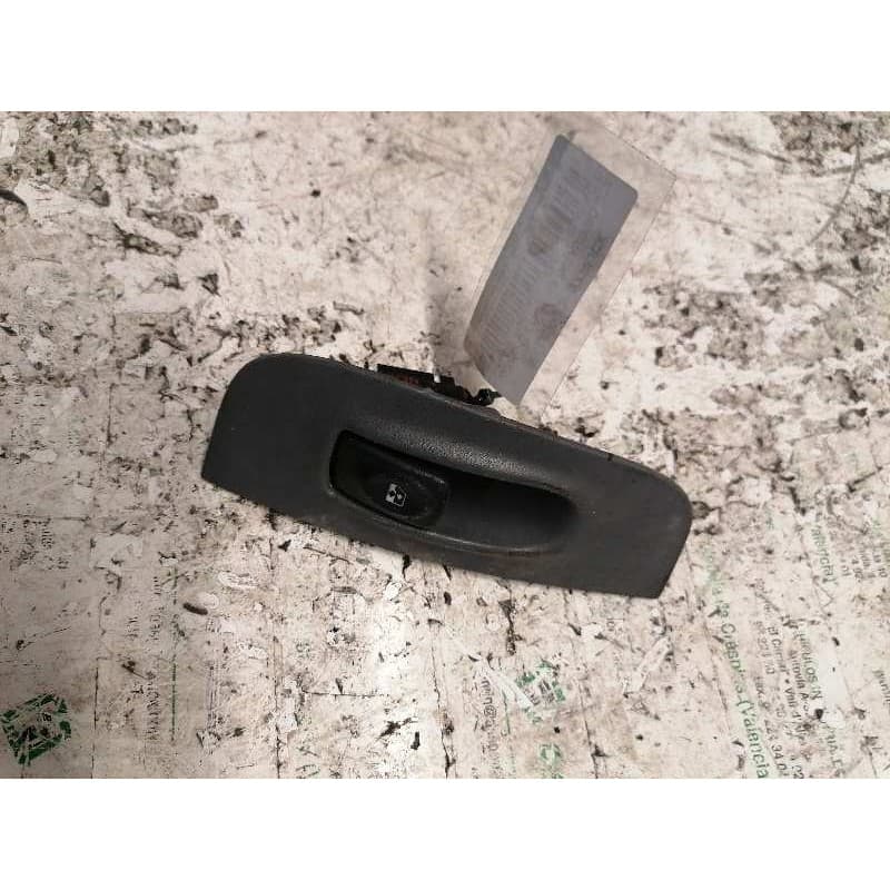 Recambio de mando elevalunas delantero izquierdo para renault megane i fase 2 classic (la..) 1.6 16v authentique referencia OEM - Blanco