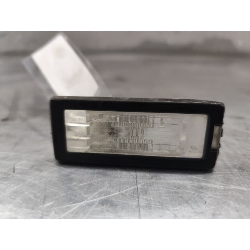 Recambio de piloto matricula para renault scenic ii grand confort dynamique referencia OEM IAM 8200013577F - Plata