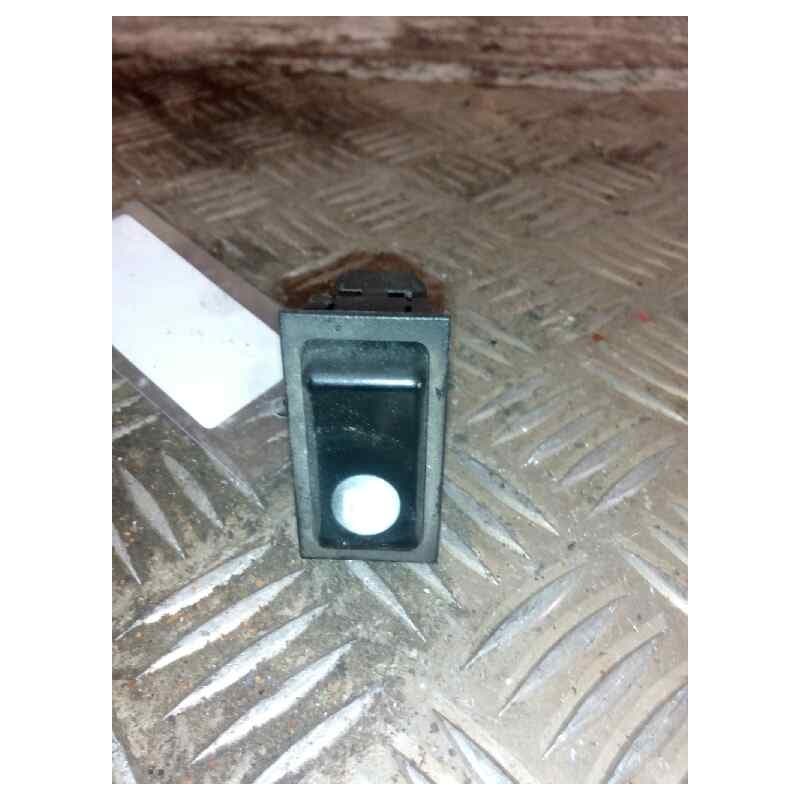 Recambio de mando elevalunas delantero izquierdo para renault magnum ab 2005 12.8 diesel referencia OEM IAM - Blanco