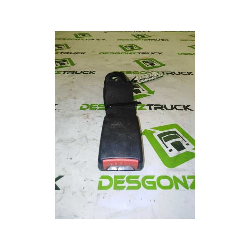 Recambio de enganche de cinturon delantero derecho para nissan trucks atleon 56.15 referencia OEM IAM 868429X401 - Blanco
