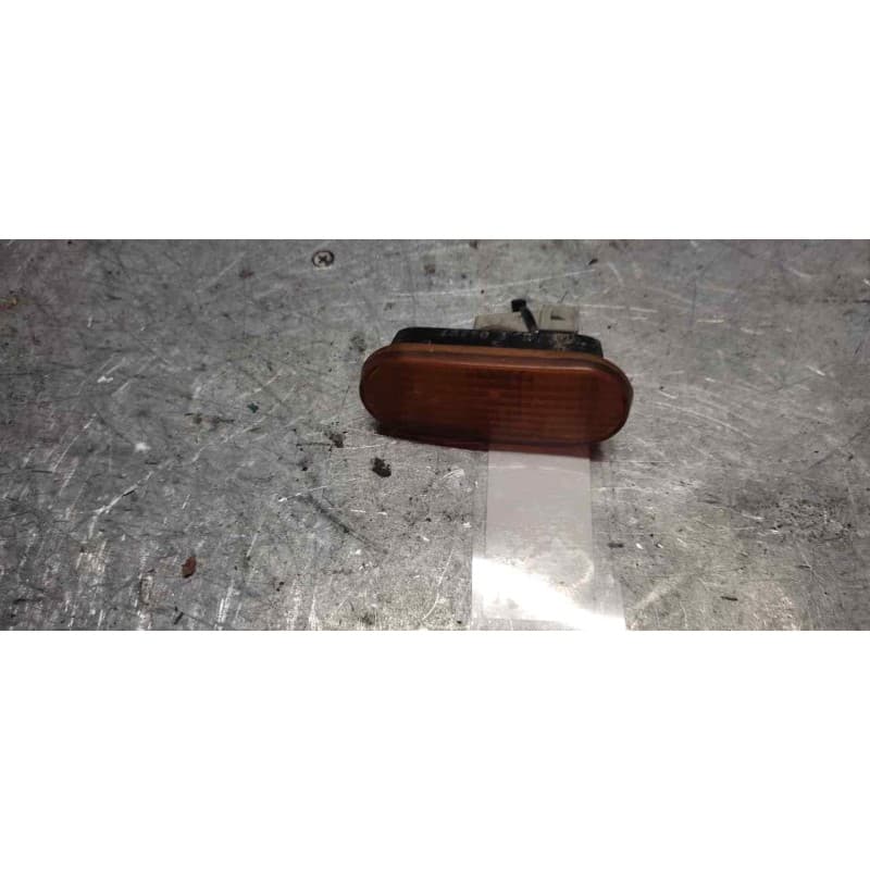Recambio de piloto lateral derecho para volkswagen polo berlina (6n1) air referencia OEM IAM - Verde