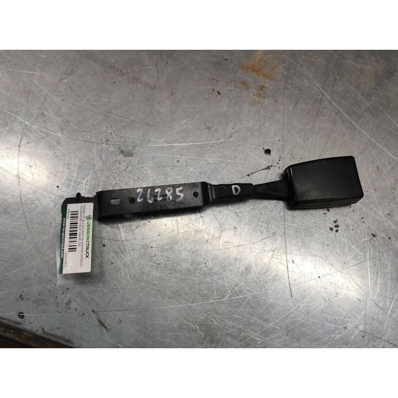 Recambio de enganche de cinturon delantero derecho para volkswagen caddy ka/kb (2k) 2.0 sdi referencia OEM IAM 2K0857877 - Blanco