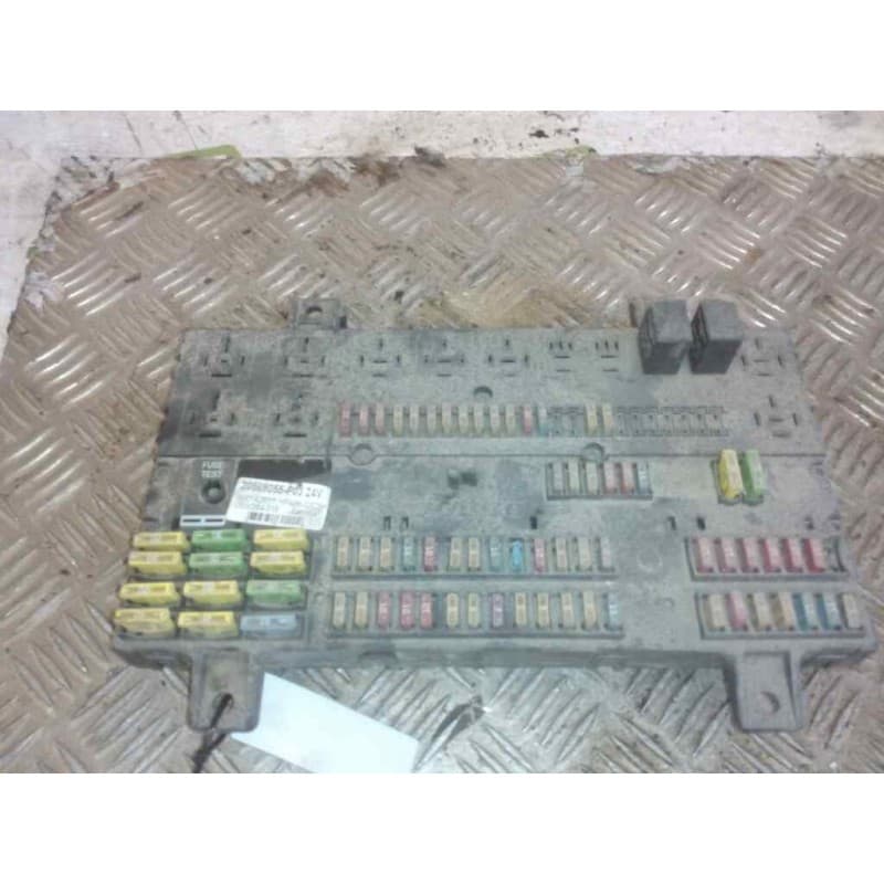 Recambio de caja reles / fusibles para volvo fm 9 2002 fsa std 4x2 corto referencia OEM IAM 20568055
