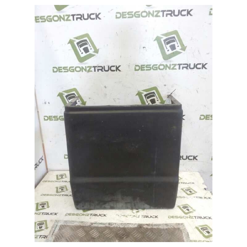 Recambio de guardabarros delantero derecho para pegaso trucks ekus 1215.8 referencia OEM IAM