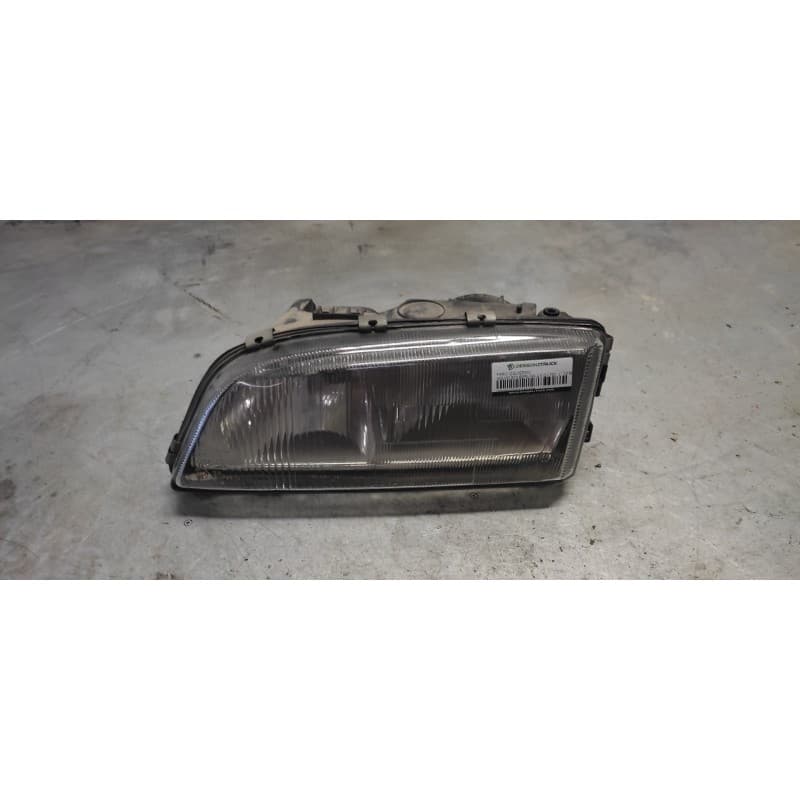 Recambio de faro izquierdo para volvo s70 berlina 2.5 d / tdi referencia OEM IAM DEPO - Blanco