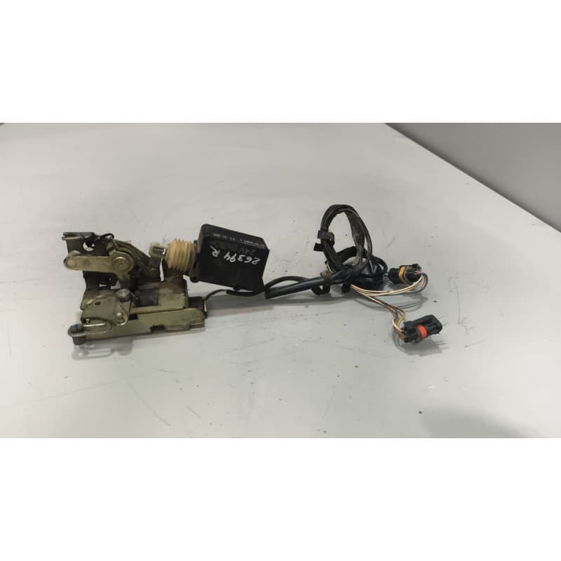 Recambio de cerradura puerta delantera derecha para man tg-m 18.290 6.9 diesel referencia OEM IAM 81626806142 - Blanco
