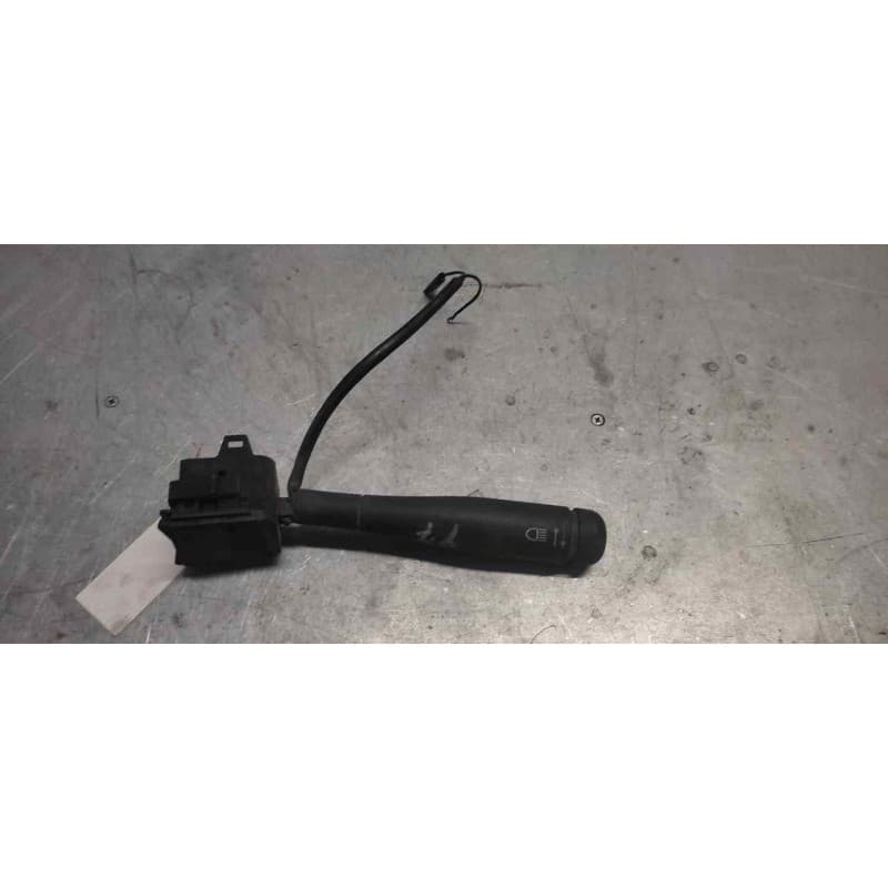 Recambio de mando intermitentes para nissan trade 100 chasis cabina referencia OEM IAM