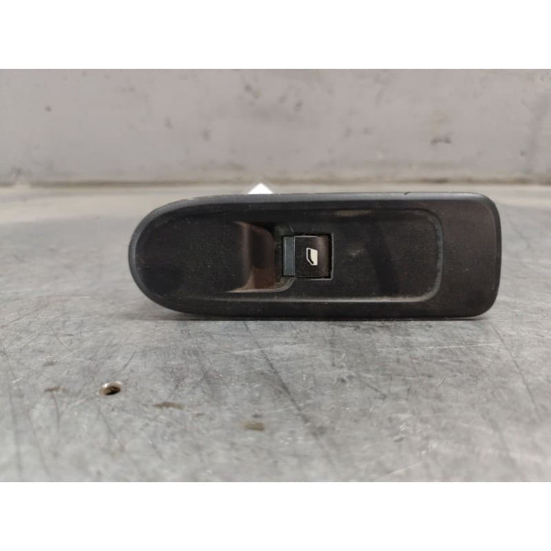 Recambio de mando elevalunas delantero derecho para peugeot 308 1.6 16v referencia OEM IAM 96565184 - Granate