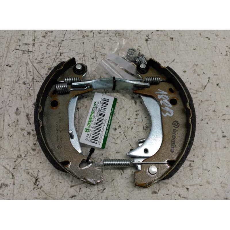 Recambio de zapatas de freno traseras para citroën saxo 1.5 d image referencia OEM IAM BREMBO - Blanco