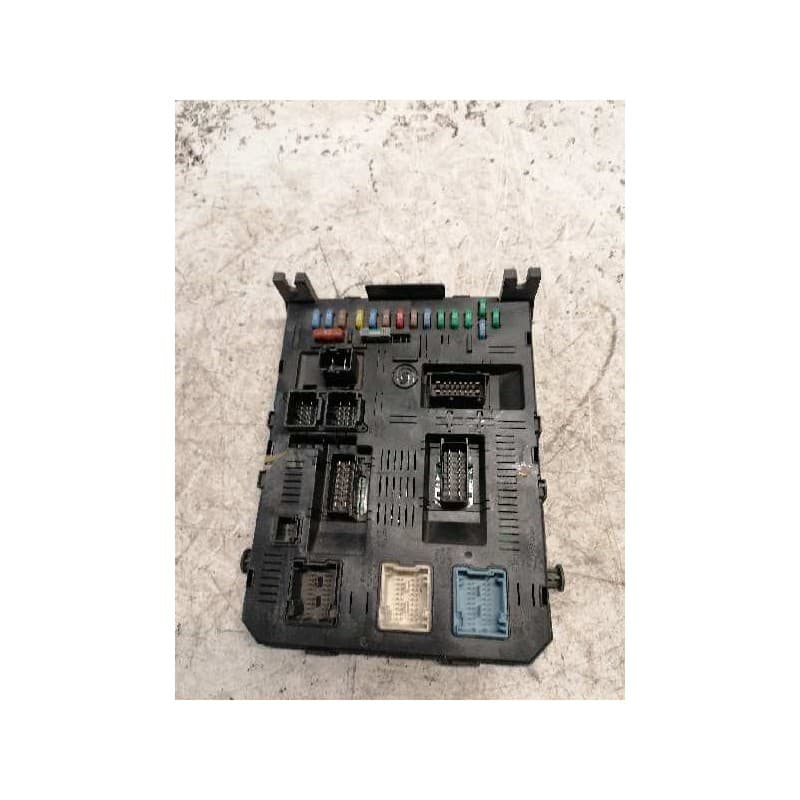 Recambio de caja reles / fusibles para citroën c4 berlina 1.6 16v hdi fap referencia OEM IAM 9660105980 281148373A BSI
