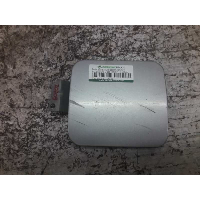 Recambio de tapa exterior combustible para mitsubishi l 200 (k6/7) 2500 td american spirit (4-ptas.) referencia OEM IAM - Verde