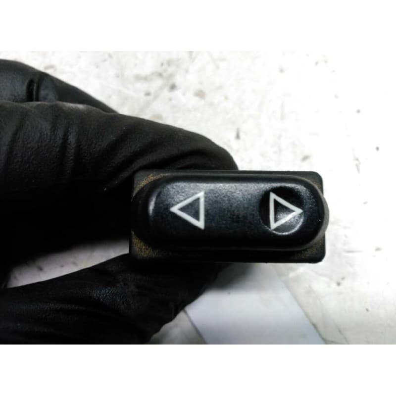 Recambio de mando elevalunas delantero derecho para peugeot 306 berlina 3/4/5 puertas (s2) style referencia OEM IAM