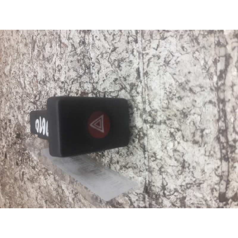 Recambio de warning para dacia logan laureate referencia OEM IAM 2517405 8 PINS