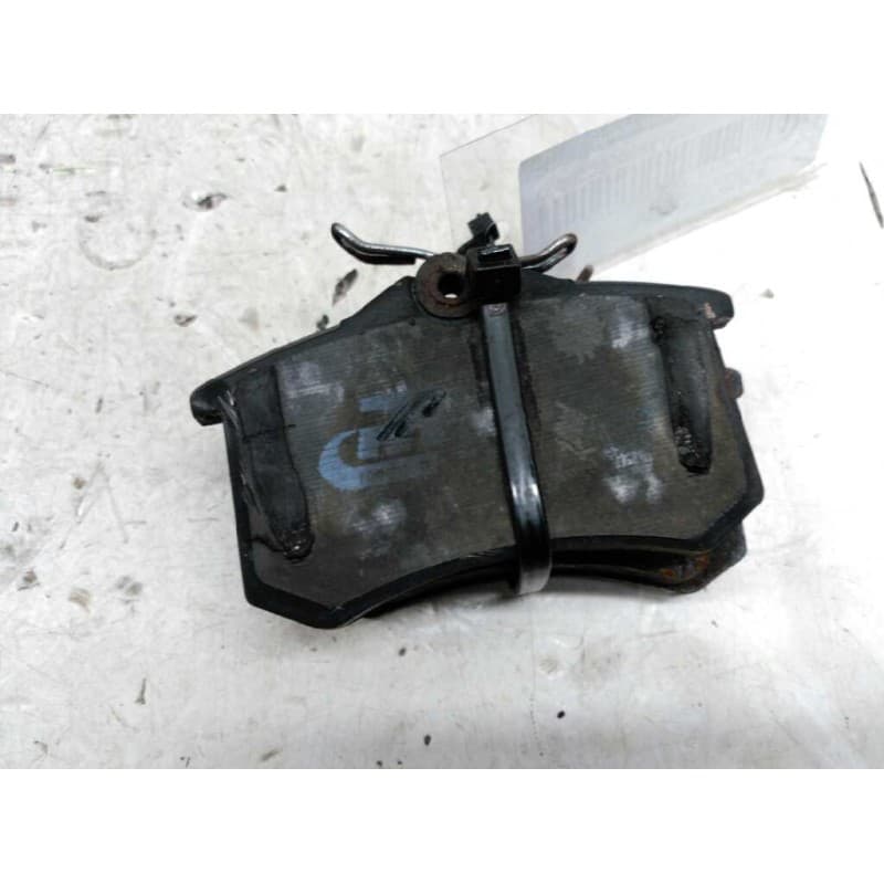 Recambio de pastillas de freno traseras para volkswagen golf ii (191/193) tour referencia OEM IAM - Negro