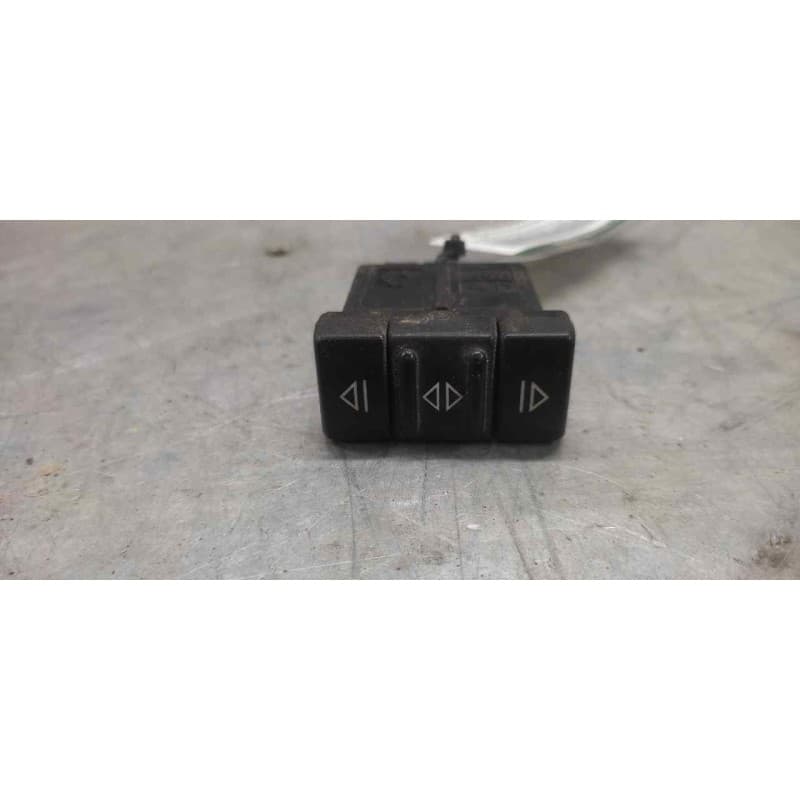 Recambio de mando elevalunas delantero izquierdo para renault master combi desde '98 l1h1 batalla 3078 6 - plazas referencia O - Blanco